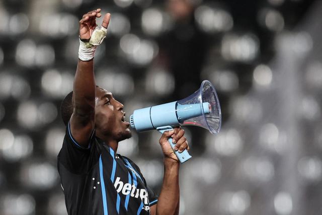 Club Brugge's Ecuadorian defender #04 Joel Ordonez uses a megaphone as he celebrates winning  the Belgian "Pro League" First Division football match between Royal Charleroi and Club Brugge KV at the Stade du Pays de Charleroi, in Charleroi, on March 1, 2026. (Photo by BRUNO FAHY / BELGA / AFP) / Belgium OUT