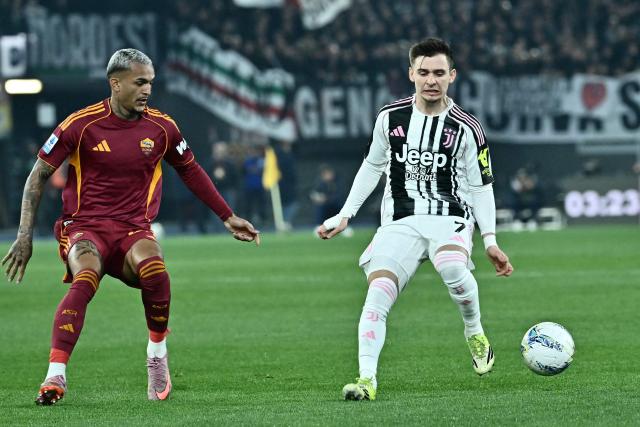 Roma's Brazilian defender #43 Wesley (L) and Juventus' Portuguese forward #07 Francisco Chico Conceicao (R) fight for the ball during the Italian Serie A football match between AS Roma and Juventus at the Olympic Stadium in Rome on March 1, 2026. (Photo by Filippo MONTEFORTE / AFP)