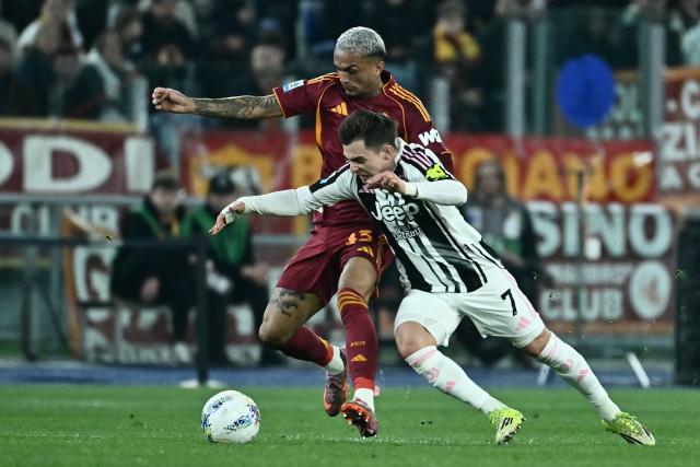 Roma's Brazilian defender #43 Wesley (L) and Juventus' Portuguese forward #07 Francisco Chico Conceicao fight for the ball during the Italian Serie A football match between AS Roma and Juventus at the Olympic Stadium in Rome on March 1, 2026. (Photo by Filippo MONTEFORTE / AFP)