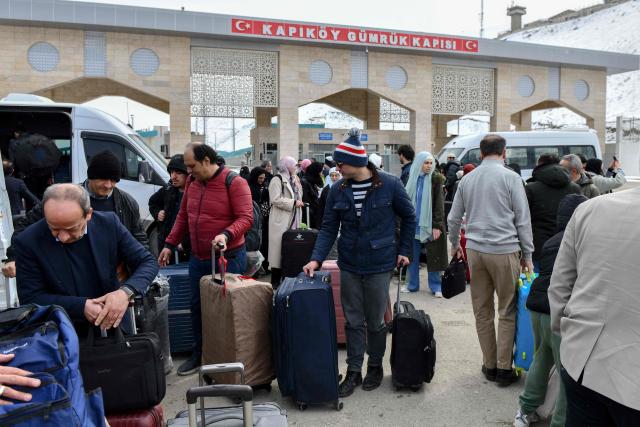 Iranian nationals arrive in northeastern Turkey after passing through the Razi-Kapikoy border crossing in Van, on March 2, 2026 as Turkey and Iran have mutually suspended day-trip crossings at their border, Turkey's trade minister said as Israeli-US strikes continued to pound the Islamic Republic. (Photo by Ali IHSAN OZTURK / AFP)