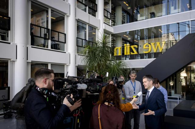 Netherlands' Foreign Affairs' Minister Tom Berendsen (R) speaks to the press to address the ongoing US-Israel strikes on Iran, in The Hague on March 2, 2026. The United States and Israel launched massive bombardments against Iran and killed its supreme leader on February 28, with attacks ongoing March 1, 2026. The US military on March 1, 2026, said three service members have been killed and five seriously wounded in the war against Iran -- the first casualties announced on the US side. (Photo by Koen van Weel / ANP / AFP) / Netherlands OUT