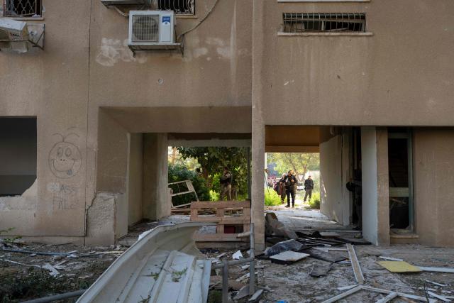 Members of the Israeli security forces stand at the scene of an Iranian missile strike in Beersheva on March 2, 2026. The United States and Israel launched strikes against Iran on February 28, killing Iran's supreme leader and top military leaders, prompting authorities to retaliate with strikes on Israel and across the Gulf. (Photo by Maya Levin / AFP)