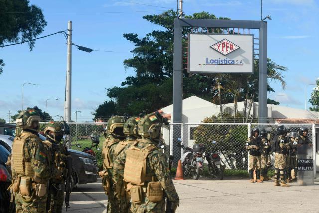 Military personnel guard the Palmasela fuel processing plant of Bolivian state-owned oil company YPFB in Santa Cruz, Bolivia, on March 2, 2026, with the aim of ensuring the continuity of gasoline production and distribution nationwide. The government deployed 1,500 troops to 16 strategic facilities to strengthen security and maintain control over fuel supplies across the country. (Photo by Rodrigo URZAGASTI / AFP)