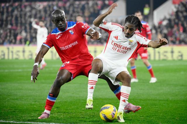 Gil Vicente's Angolan defender #39 Jonathan Buatu and SL Benfica's Luxembourgish midfielder #18 Leandro Barreiro fight for the ball during the Portuguese league football match between Gil Vicente FC and SL Benfica at Cidade de Barcelos stadium in Barcelos on March 2, 2026. (Photo by Miguel RIOPA / AFP)