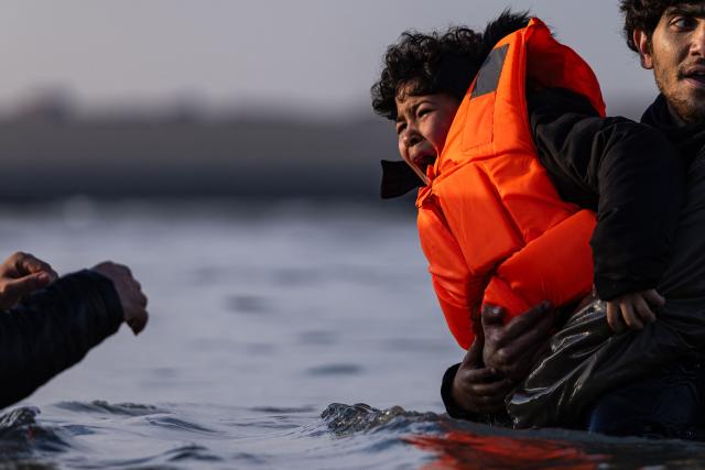 TOPSHOT - A child cries as his family boarded a smugglers' boat without him in an attempt to cross the English Channel off the beach of Gravelines, northern France, on March 3, 2026. At dawn on March 3, 2026, four makeshift boats left the beach at Gravelines, each carrying at least around fifty people, taking advantage of the temporary improvement in weather conditions to attempt an illegal crossing of the English Channel, AFP journalists observed. (Photo by Sameer Al-DOUMY / AFP)
