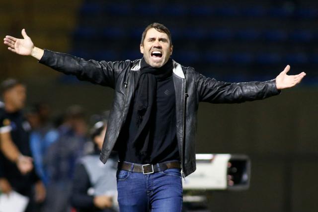(FILES) Internacional's Argentine coach Eduardo Coudet gestures during the Copa Sudamericana group stage second leg football match between Brazil's Internacional and Argentina's Belgrano at Arena Barueri stadium in Sao Paulo on May 28, 2024. River Plate has already hired Marcelo Gallardo's replacement: Eduardo "Chacho" Coudet, another man from within the club, was announced on March 3, 2026 by the president of the Argentine giant, who is desperate for good results and, above all, titles. (Photo by Miguel Schincariol / AFP)