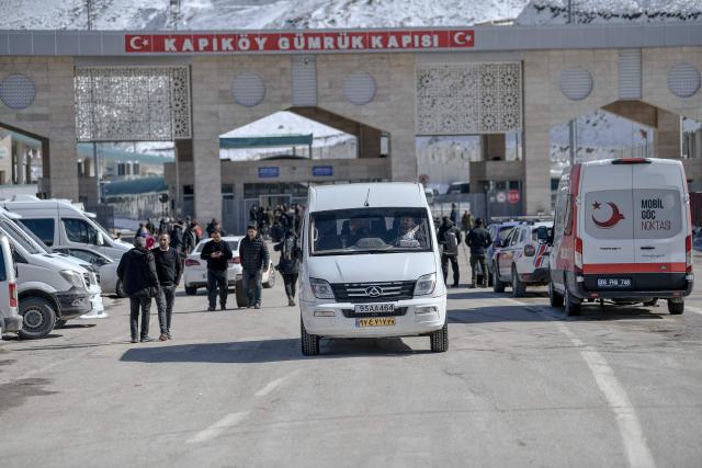 Iranian nationals arrive in Turkey after passing through the Razi-Kapiköy border crossing in Van, north-eastern Turkey, on March 3, 2026, a day after Turkey and Iran have mutually suspended day-trip crossings at their border as Israeli-US strikes continued to pound the Islamic Republic. (Photo by Ali IHSAN OZTURK / AFP)