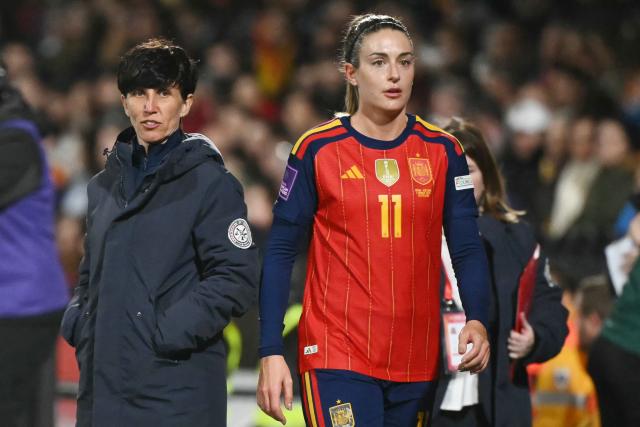 Spain's midfielder #11 Alexia Putellas (R) is watched by Spain's coach Sonia Bermudez during the Women's World Cup 2027 Europe Zone Qualifiers football match between Spain and Iceland at Castalia Stadium, in Castellon de la Plana, on March 3, 2026. (Photo by JOSE JORDAN / AFP)