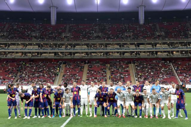 Real Madrid and Barcelona players pose for a photo ahead of the exhibition friendly football match between Spain's Real Madrid Legends and Barcelona Legends at the Akron Stadium in Guadalajara, Mexico, on March 3, 2026. (Photo by Ulises RUIZ / AFP)