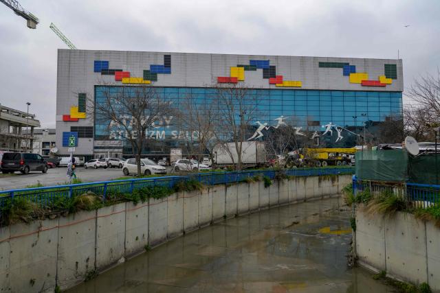 A photograph shows the Atakoy Athletics Arena in Istanbul, on February 27, 2026. Following its 64th place finish at the Paris 2024 Olympic Games with 101 athletes and no gold medals, the country's worst result at an Olympiad, Turkey has launched a vast recruitment campaign that has already seen eleven foreign athletes, including five Kenyan and Jamaican Olympic medalists, granted Turkish citizenship, ahead of the Los Angeles 2028 Olympics. (Photo by Yasin AKGUL / AFP)