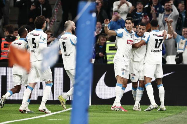 Marseille's English forward #10 Mason Greenwood celebrates with teammates after scoring a penalty during the French Cup quarter final football match between Olympique de Marseille (OM) and Toulouse FC at the Stade Velodrome stadium in Marseille, southern France on March 4, 2026. (Photo by Thibaud MORITZ / AFP)