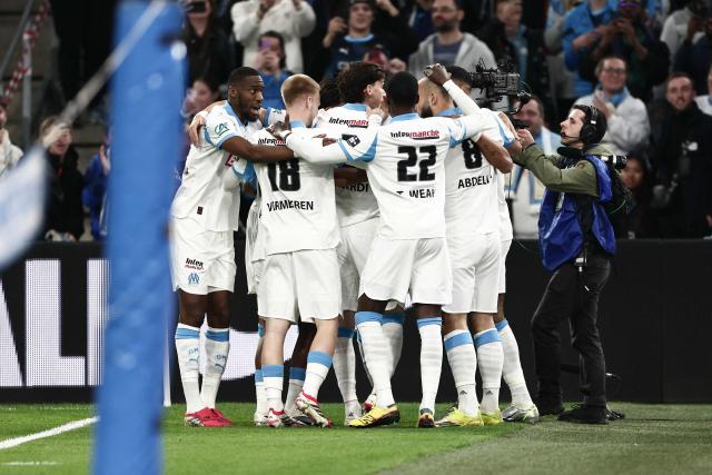 Marseille's English forward #10 Mason Greenwood celebrates with teammates after scoring a penalty during the French Cup quarter final football match between Olympique de Marseille (OM) and Toulouse FC at the Stade Velodrome stadium in Marseille, southern France on March 4, 2026. (Photo by Thibaud MORITZ / AFP)