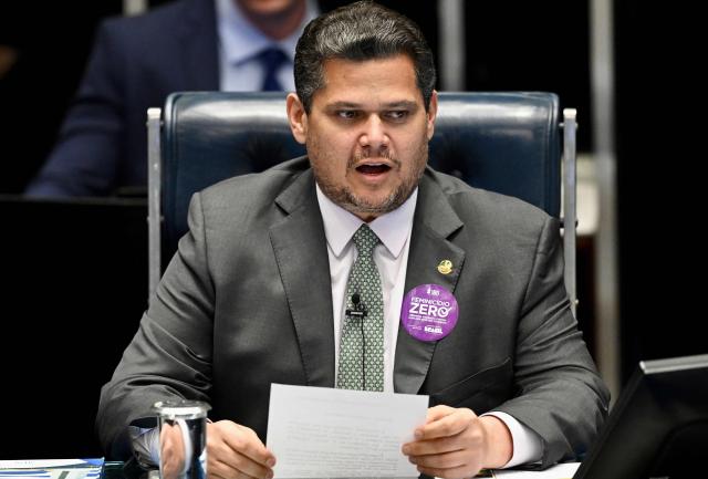 Brazilian Senate President Davi Alcolumbre speaks during a session to vote on the approval of the free trade agreement between Mercosur and the European Union, in Brasilia on March 4, 2026. (Photo by Evaristo Sa / AFP)