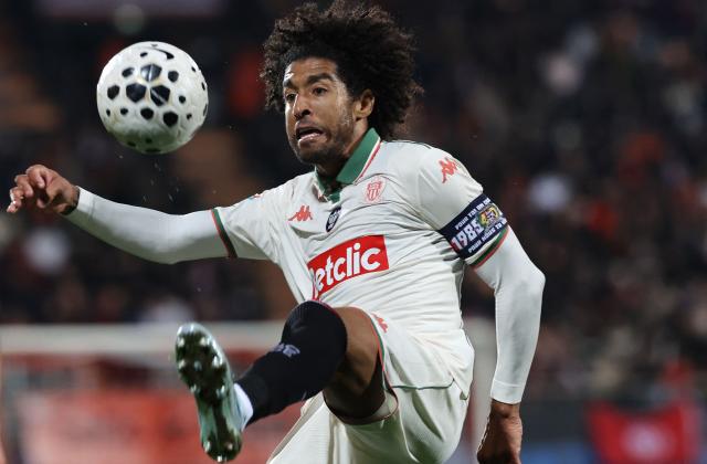 Nice's Brazilian defender #04 Dante controls the ball during the French Cup quarter final football match between FC Lorient and OGC Nice at the Stade du Moustoir stadium in Lorient, western France on March 4, 2026. (Photo by Fred TANNEAU / AFP)