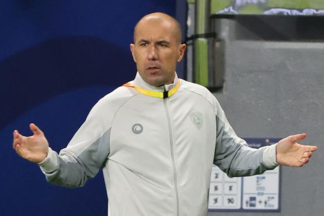 (FILES) Hilal's coach Leonardo Jardim reacts during the 2021 FIFA Club World Cup football match between UAE's Al-Jazira and Saudi's Al-Hilal at Mohammed Bin Zayed stadium in Abu Dhabi on February 6, 2022. Portuguese coach Leonardo Jardim was named Flamengo’s new manager on March 4, 2026, the Rio de Janeiro club said, after the surprise dismissal of Filipe Luis, who led the team to the Brasileirao and Copa Libertadores titles last year. (Photo by Giuseppe CACACE / AFP)