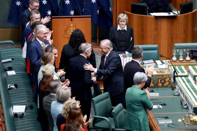 Prime Minister Anthony Albanese (C) welcomes Canadian Prime Minister Mark Carney ahead of his address to a parliamentary session in Canberra on March 5, 2026, during Carney’s official visit to Australia. (Photo by DAVID GRAY / AFP)