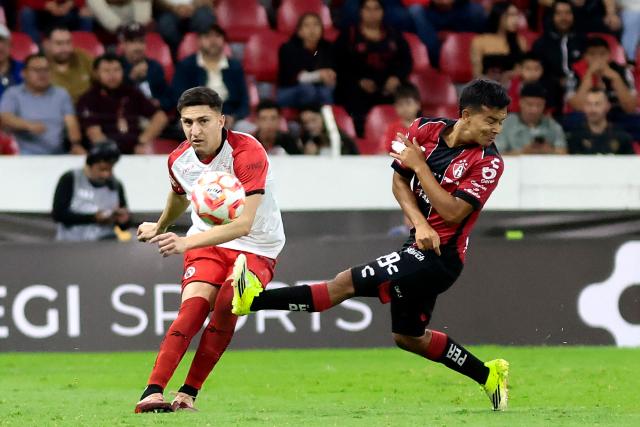Tijuana's defender #03 Rafael Inzunza (L) kicks the ball past Atlas' midfielder #199 Sergio Hernandez (R) during the Liga MX Clausura football match between Atlas and Tijuana at the Jalisco Stadium in Guadalajara, state of Jalisco, Mexico on March 4, 2026. (Photo by Ulises Ruiz / AFP)