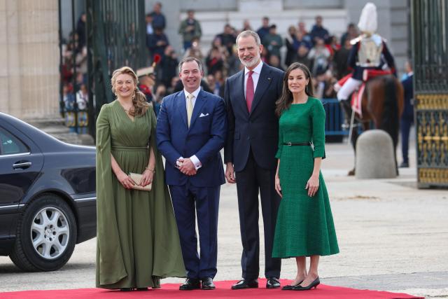 Luxembourg's Grand Duke Guillaume (2L) and Grand Duchess Stephanie (L) pose with Spain's King Felipe VI and Queen Letizia (R) during a welcoming ceremony at the Royal Palace in Madrid on March 5, 2026. (Photo by Pierre-Philippe MARCOU / AFP)