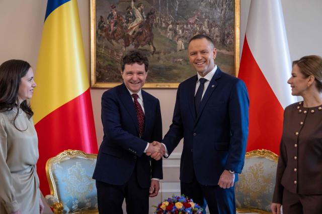 Polands President Karol Nawrocki (2R), his wife Marta Nawrocka (R), Romania's President Nicusor Dan (2L) and his partner Mirabela Gradinaru (L) pose ahead a meeting at the Presidential Palace in Warsaw on March 5, 2026. (Photo by Wojtek RADWANSKI / AFP)