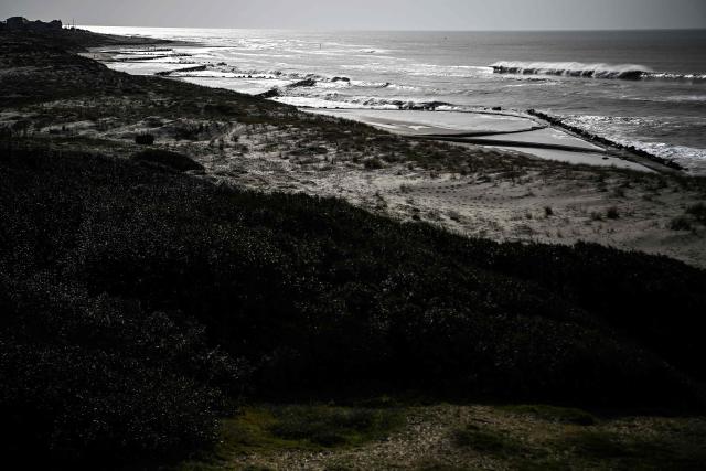This photograph shows waves breaking on wave-breakers dating back from the 19th century and also offering bathing pools at the summer, along the Atlantic Ocean in Soulac-sur-Mer, south-western France on March 4, 2026. Severe winter storms seriously damaged the coastline of the Nouvelle-Aquitaine region with coastal erosion triggering the retreat of the coastline by several meters at places and threatening a camp site in Soulac-sur-Mer. (Photo by Christophe ARCHAMBAULT / AFP)