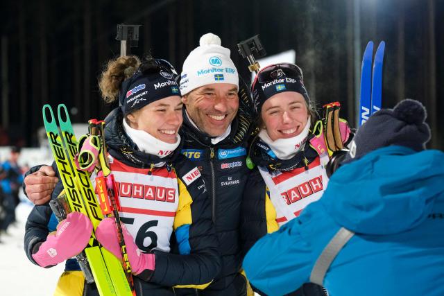 Second placed Sweden's Hanna Oberg (L) and her sister first placed Sweden's Elvira Oberg (R) celebrate after winning the women's 15km individual event of the IBU Biathlon World Cup in Kontiolahti, Finland, on March 5, 2026. (Photo by Minna Raitavuo / Lehtikuva / AFP) / Finland OUT