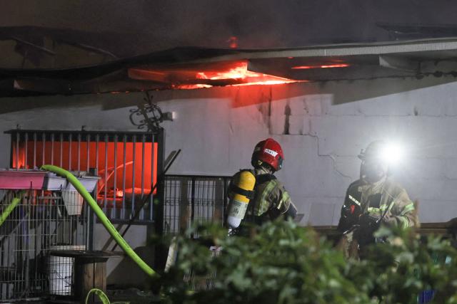 Firefighters work to stop a fire caused by debris after a rocket interception in a residential area near Tel Aviv, on March 5, 2026. The latest round of Iranian missile fire caused explosions across the city and damage in central Israel, but there were no reported casualties and residents have been cleared to leave shelters. Israeli police said it was "currently handling scenes involving fallen projectiles in central Israel," adding that "damage has been caused," but also reporting no injuries.on March 5, 2026. (Photo by AHMAD GHARABLI / AFP)