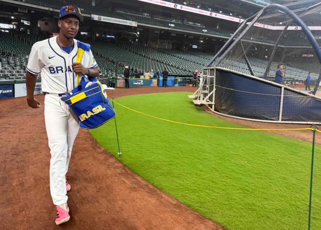 Joseph Contreras, pitcher from the Brazilian Baseball National Team in the 2026 World Baseball Classic and son of former MLB All-Star and 2005 World Series champion José Contreras, arrives for practice at the Daikin Stadium in Houston, Texas, on March 5, 2026. Considered as an underdog in this competition but with a Silver Medal at the 2023 Pan American Games, the Team Brazil roster is a mix of Brazilian-born players, Japanese-Brazilian talent, children of MLB players, and athletes developed in the US minor leagues. (Photo by Moisés ÁVILA / AFP)