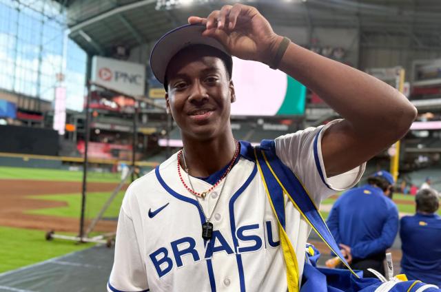 Joseph Contreras, pitcher from the Brazilian Baseball National Team in the 2026 World Baseball Classic and son of former MLB All-Star and 2005 World Series champion José Contreras, holds his cap during practice at the Daikin Stadium in Houston, Texas, on March 5, 2026. Considered as an underdog in this competition but with a Silver Medal at the 2023 Pan American Games, the Team Brazil roster is a mix of Brazilian-born players, Japanese-Brazilian talent, children of MLB players, and athletes developed in the US minor leagues. (Photo by Moisés ÁVILA / AFP)