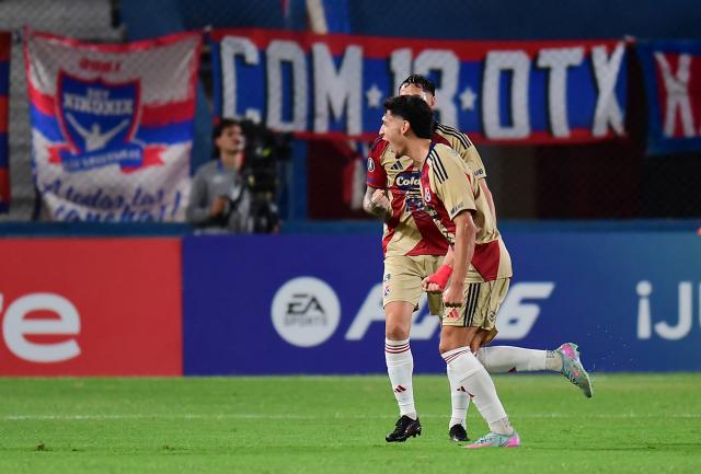 Independiente Medellin's Uruguayan forward #09 Enzo Larrosa (R) celebrates after scoring his team's first goal during the Copa Libertadores phase three first-leg football match between Uruguay's Juventud and Colombia's Independiente Medellin at Gran Parque Central Stadium in Montevideo on March 5, 2026. (Photo by Dante FERNANDEZ / AFP)