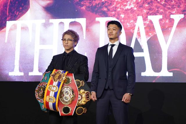 Japanese boxer Naoya Inoue (L), current unified champion of the WBA, WBC, IBF, and WBO world super bantamweight, and his compatriot Junto Nakatani hold a press conference in Tokyo on March 6, 2026. (Photo by Kazuhiro NOGI / AFP)