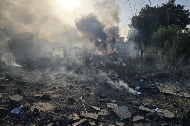 First aid responders rush to the site of an Israeli airstrike that targeted the southern Lebanese city of Tyre on March 6, 2026. Fresh strikes rocked Iran and Lebanon on March 6, as Israel vowed to escalate to a new phase in the Middle East war that has spiralled rapidly throughout the region and beyond. (Photo by KAWNAT HAJU / AFP)