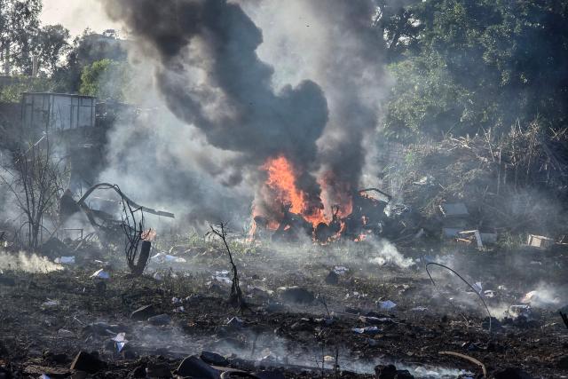 First aid responders rush to the site of an Israeli airstrike that targeted the southern Lebanese city of Tyre on March 6, 2026. Fresh strikes rocked Iran and Lebanon on March 6, as Israel vowed to escalate to a new phase in the Middle East war that has spiralled rapidly throughout the region and beyond. (Photo by KAWNAT HAJU / AFP)