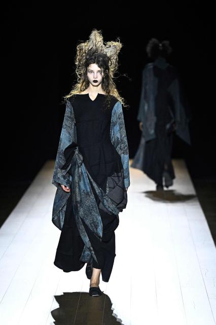 A model presents a creation by Yohji Yamamoto for the Women's Ready to Wear Fall/Winter 2026-2027 collection fashion show as part of the Paris Women Fashion Week, in Paris, on March 6, 2026. (Photo by JULIEN DE ROSA / AFP)
