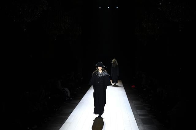 A model presents a creation by Yohji Yamamoto for the Women's Ready to Wear Fall/Winter 2026-2027 collection fashion show as part of the Paris Women Fashion Week, in Paris, on March 6, 2026. (Photo by JULIEN DE ROSA / AFP)