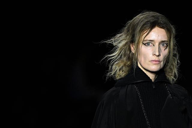 A model presents a creation by Yohji Yamamoto for the Women's Ready to Wear Fall/Winter 2026-2027 collection fashion show as part of the Paris Women Fashion Week, in Paris, on March 6, 2026. (Photo by JULIEN DE ROSA / AFP)