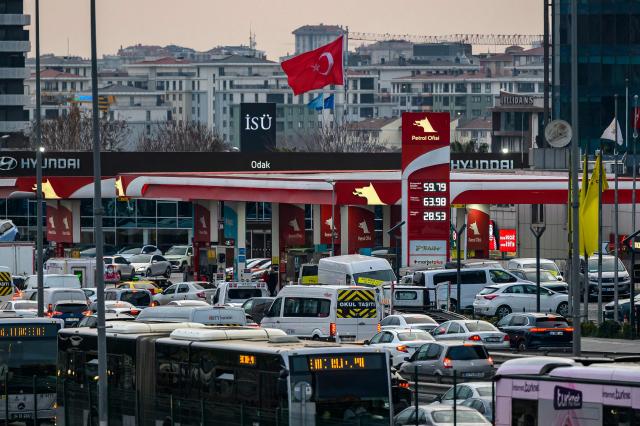 People queue at a petrol station in Istanbul on March 6, 2026 as fears have grown of a possible inflationary wave as war in the Middle East sends energy prices shooting upwards. Many countries are watching for the impact on petrol prices du to turmoil in the Middle East after US and Israeli strikes on Iran, with the vital Strait of Hormuz effectively shut and several ships attacked. (Photo by Yasin AKGUL / AFP)