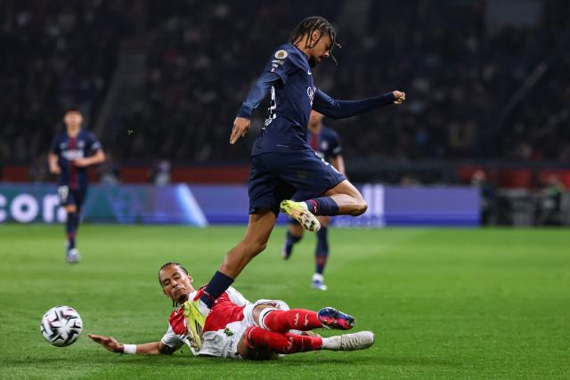 Monaco's German defender #05 Thilo Kehrer (L) tackles Paris Saint-Germain's French forward #29 Bradley Barcola  during the French L1 football match between Paris Saint-Germain (PSG) and AS Monaco at the Parc des Princes stadium in Paris on March 6, 2026. (Photo by FRANCK FIFE / AFP)
