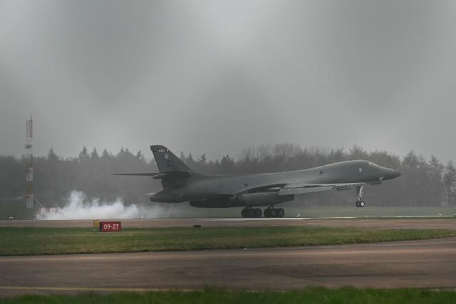 Seen through the perimeter fence, a US Air Force B-1 Lancer bomber lands at RAF Fairford in south west England on March 7, 2026. Britain's Prime Minister Keir Starmer has given approval for Washington to use the bases of Diego Garcia in the Indian Ocean and RAF Fairford in south-west England to bomb Iranian missile sites, after several Gulf countries were targeted by Iranian retaliations. (Photo by JUSTIN TALLIS / AFP)