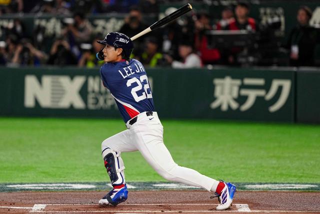 South Korea's Lee Jung-hoo hits a singles during the World Baseball Classic (WBC) Pool C game between Japan and South Korea at the Tokyo Dome in Tokyo on March 7, 2026. (Photo by Yuichi YAMAZAKI / AFP)