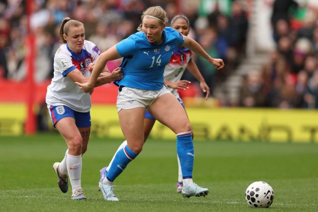 Iceland's #14 Hlín Eiríksdóttir (C) vies with England's midfielder #08 Georgia Stanway (L) during the Women's FIFA world cup league A, group 3, qualifier football match between England and Iceland at The City Ground in Nottingham, central England on March 7, 2026. (Photo by Chris RADBURN / AFP)