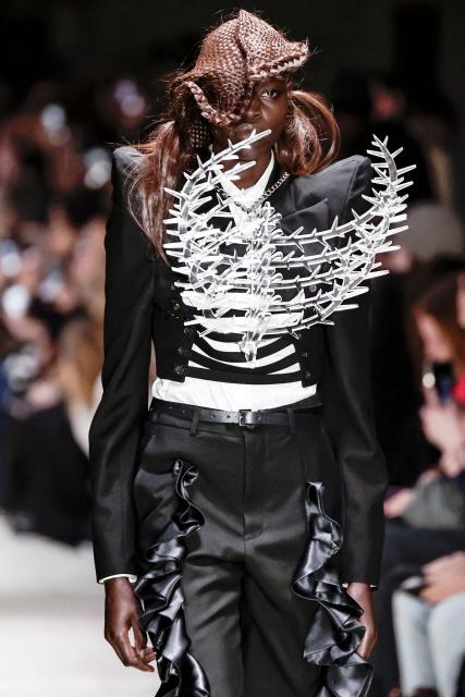 A model presents a creation by Noir Kei Ninomiya for the Women's Ready to Wear Fall/Winter 2026-2027 collection fashion show as part of the Paris Women Fashion Week, in Paris, on March 7, 2026. (Photo by STEPHANE DE SAKUTIN / AFP)
