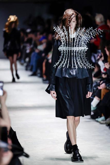 A model presents a creation by Noir Kei Ninomiya for the Women's Ready to Wear Fall/Winter 2026-2027 collection fashion show as part of the Paris Women Fashion Week, in Paris, on March 7, 2026. (Photo by STEPHANE DE SAKUTIN / AFP)