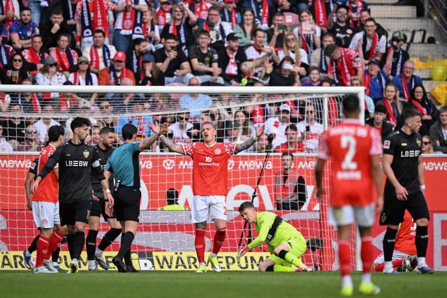 Mainz' German forward #20 Phillip Tietz (C) reacts after his goal was disallowed by the referee during the German first division Bundesliga football match between 1 FSV Mainz 05 and VfB Stuttgart in Mainz, western Germany on March 7, 2026. (Photo by Kirill KUDRYAVTSEV / AFP) / DFL REGULATIONS PROHIBIT ANY USE OF PHOTOGRAPHS AS IMAGE SEQUENCES AND/OR QUASI-VIDEO