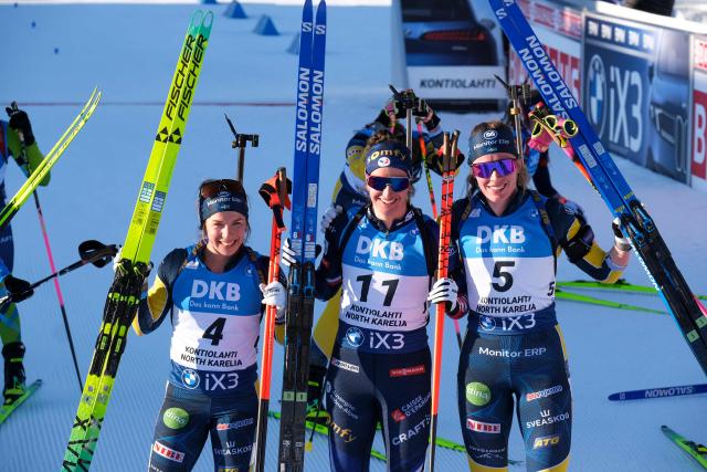 (L-R) Second placed Sweden's Anna Magnusson, winner France's Julia Simon and third placed Sweden's Elvira Oeberg pose for a picture after the IBU World Cup 2026 Kontiolahti Biathlon World Cup Women's Mass Start event on March 7, 2026 in Kontiolahti, Finland. (Photo by Minna Raitavuo / Lehtikuva / AFP) / Finland OUT