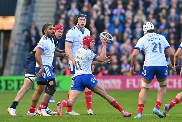 France's wing Louis Bielle-Biarrey passes the ball during the Six Nations international rugby union match between Scotland and France at Murrayfield Stadium in Edinburgh, Scotland on March 7, 2026. (Photo by ANDY BUCHANAN / AFP)