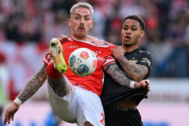 Mainz' German forward #20 Phillip Tietz (L) and Stuttgart's Danish midfielder #28 Nikolas Nartey vie for the ball during the German first division Bundesliga football match between 1 FSV Mainz 05 and VfB Stuttgart in Mainz, western Germany on March 7, 2026. (Photo by Kirill KUDRYAVTSEV / AFP) / DFL REGULATIONS PROHIBIT ANY USE OF PHOTOGRAPHS AS IMAGE SEQUENCES AND/OR QUASI-VIDEO