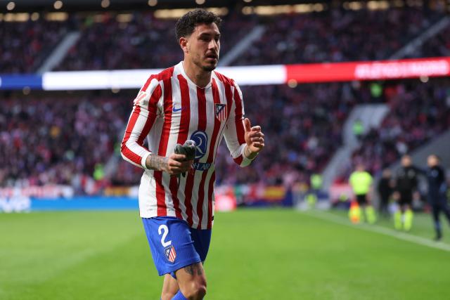 Atletico Madrid's Uruguayan defender #02 Jose Gimenez catches a pigeon to take it off the pitch during the Spanish league football match between Club Atletico de Madrid and Real Sociedad at Metropolitano Stadium in Madrid on March 7, 2026. (Photo by Thomas COEX / AFP)