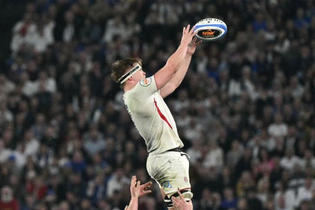 England's flanker Guy Pepper catches the ball in a line-out during the Six Nations international rugby union match between Italy and England at the Stadio Olimpico in Rome, on March 7, 2026. (Photo by Tiziana FABI / AFP)