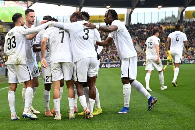 Angers' players celebrate after scoring a goal during the French L1 football match between FC Nantes and SCO Angers at the Stade de la Beaujoire–Louis-Fonteneau in Nantes, western France, on March 7, 2026. (Photo by Sebastien Salom-Gomis / AFP)