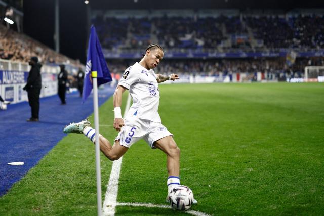 Auxerre's French midfielder #05 Kevin Danois takes a corner during the French L1 football match between AJ Auxerre and RC Strasbourg Alsace at the Stade de l'Abbe-Deschamps in Auxerre, central France, on March 7, 2026. (Photo by Kenzo TRIBOUILLARD / AFP)